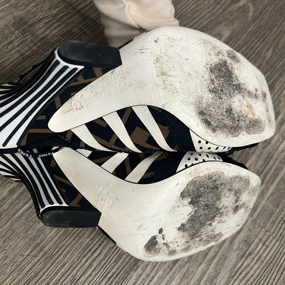 Beautiful Sandals Fendi✨ - Picture 5 of 9